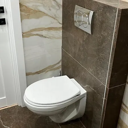 شقة Luxury Flat Near Opera 3 إلفيف